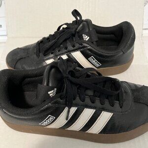 Adidas Women’s VL court 3.0 sneakers.